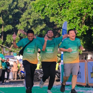Race photo from BAUR RUN 2025