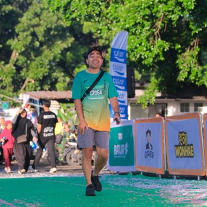 Race photo from BAUR RUN 2025