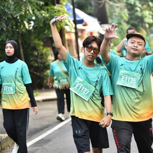 Race photo from BAUR RUN 2025