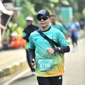 Race photo from BAUR RUN 2025