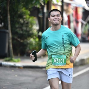 Race photo from BAUR RUN 2025