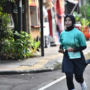 Race photo from BAUR RUN 2025