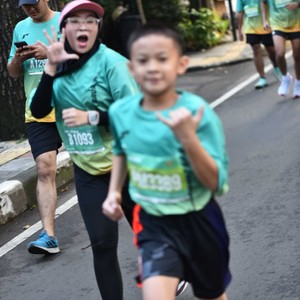 Race photo from BAUR RUN 2025