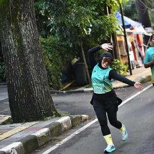 Race photo from BAUR RUN 2025