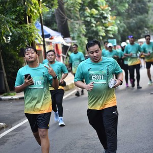 Race photo from BAUR RUN 2025