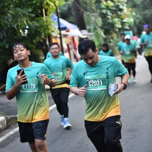 Race photo from BAUR RUN 2025