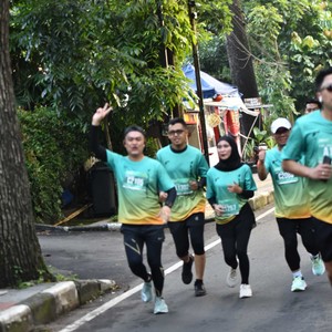 Race photo from BAUR RUN 2025
