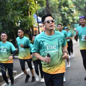 Race photo from BAUR RUN 2025