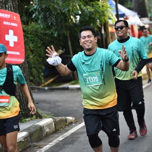 Race photo from BAUR RUN 2025