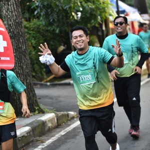 Race photo from BAUR RUN 2025
