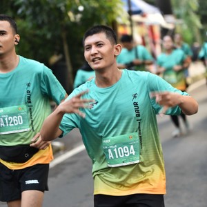 Race photo from BAUR RUN 2025