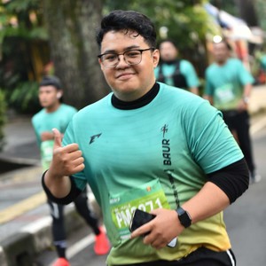 Race photo from BAUR RUN 2025