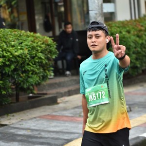 Race photo from BAUR RUN 2025