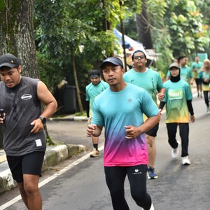 Race photo from BAUR RUN 2025