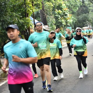Race photo from BAUR RUN 2025