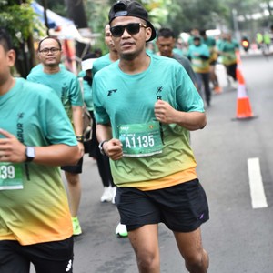 Race photo from BAUR RUN 2025