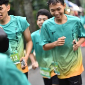 Race photo from BAUR RUN 2025