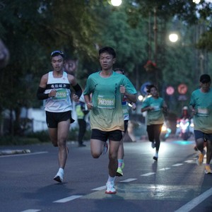 Race photo from BAUR RUN 2025
