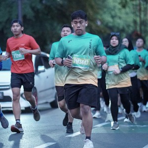 Race photo from BAUR RUN 2025