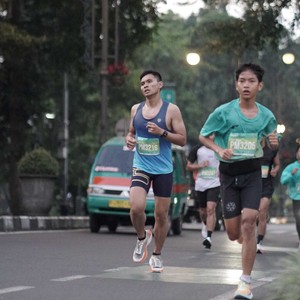 Race photo from BAUR RUN 2025