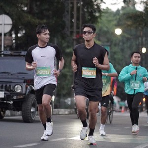 Race photo from BAUR RUN 2025