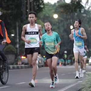 Race photo from BAUR RUN 2025