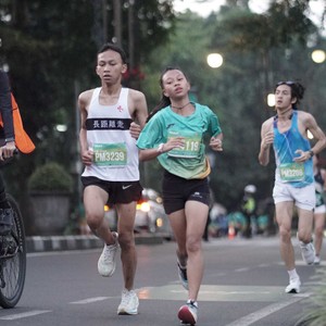 Race photo from BAUR RUN 2025