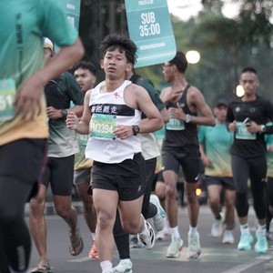 Race photo from BAUR RUN 2025