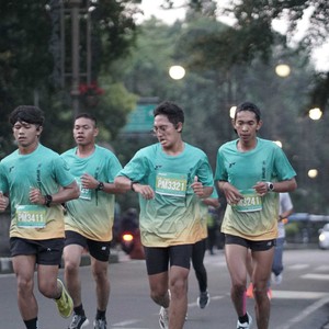 Race photo from BAUR RUN 2025