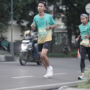 Race photo from BAUR RUN 2025