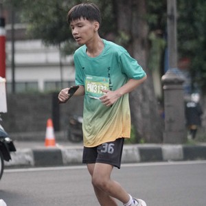 Race photo from BAUR RUN 2025