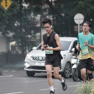 Race photo from BAUR RUN 2025