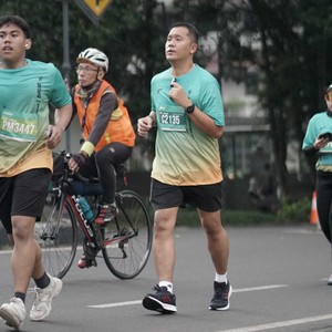 Race photo from BAUR RUN 2025