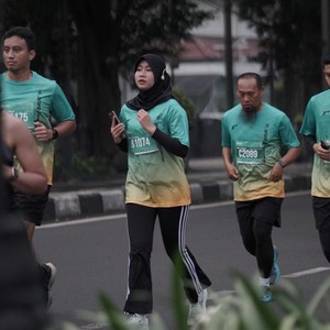 Race photo from BAUR RUN 2025