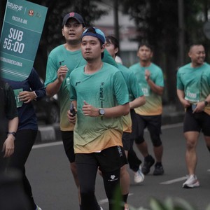 Race photo from BAUR RUN 2025