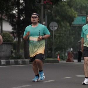 Race photo from BAUR RUN 2025
