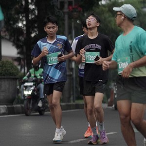 Race photo from BAUR RUN 2025