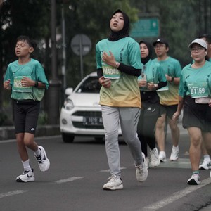 Race photo from BAUR RUN 2025