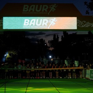 Race photo from BAUR RUN 2025
