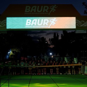 Race photo from BAUR RUN 2025