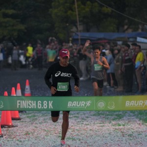 Race photo from BAUR RUN 2025