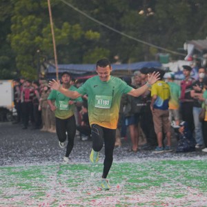 Race photo from BAUR RUN 2025