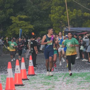 Race photo from BAUR RUN 2025