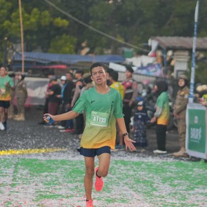 Race photo from BAUR RUN 2025