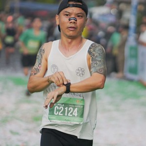 Race photo from BAUR RUN 2025