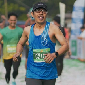 Race photo from BAUR RUN 2025