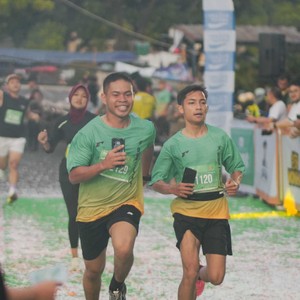 Race photo from BAUR RUN 2025