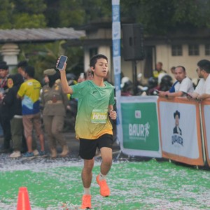 Race photo from BAUR RUN 2025
