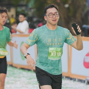 Race photo from BAUR RUN 2025