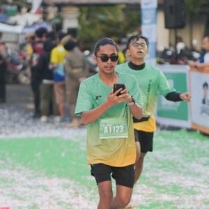 Race photo from BAUR RUN 2025